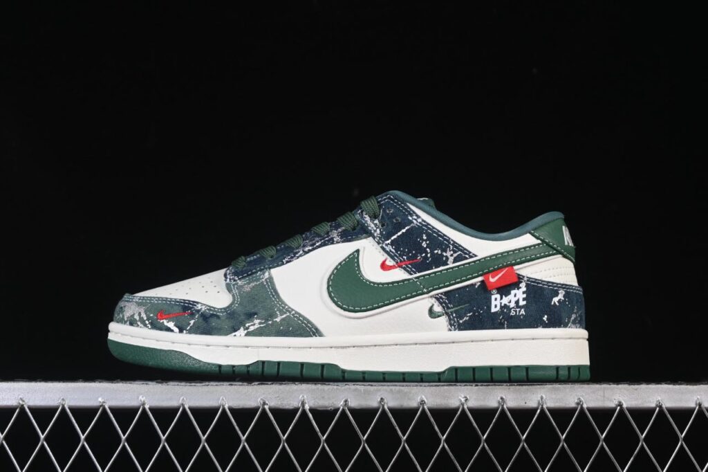 Nike SB Dunk Low x BAPE SC0601-465: White Army Green Limited Edition Custom Sneakers缩略图
