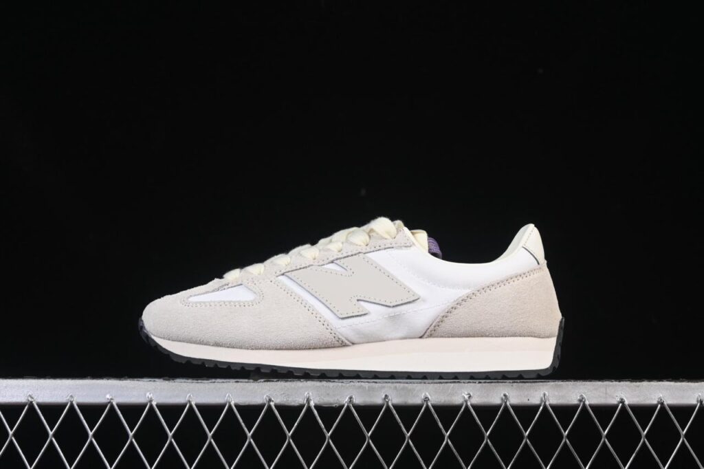 New Balance NB471 U471AJ – Comfortable Lifestyle Sneaker with Premium Fabric