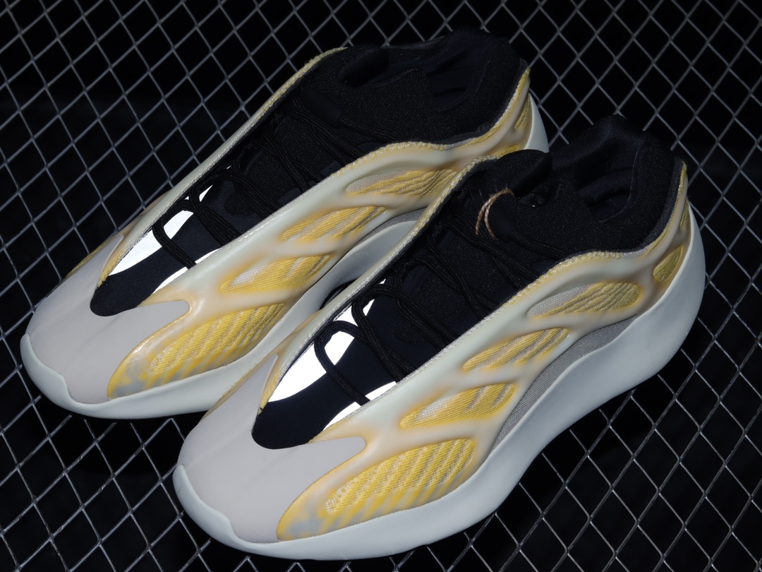 Adidas Yeezy 700 V3 Mono Safflower HP5425: White Yellow Futuristic Design Shoes插图3