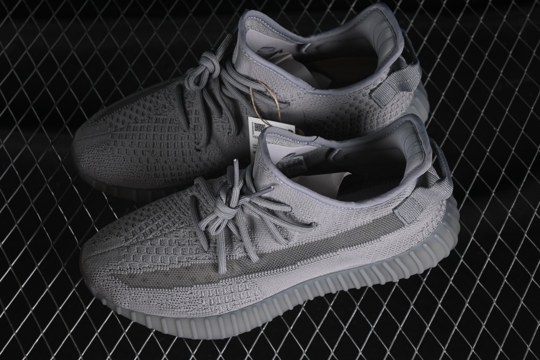 Adidas Yeezy 350 Boost V2 Space Ash IF3219: Gray Breathable Sneakers with Boost Cushioning插图3
