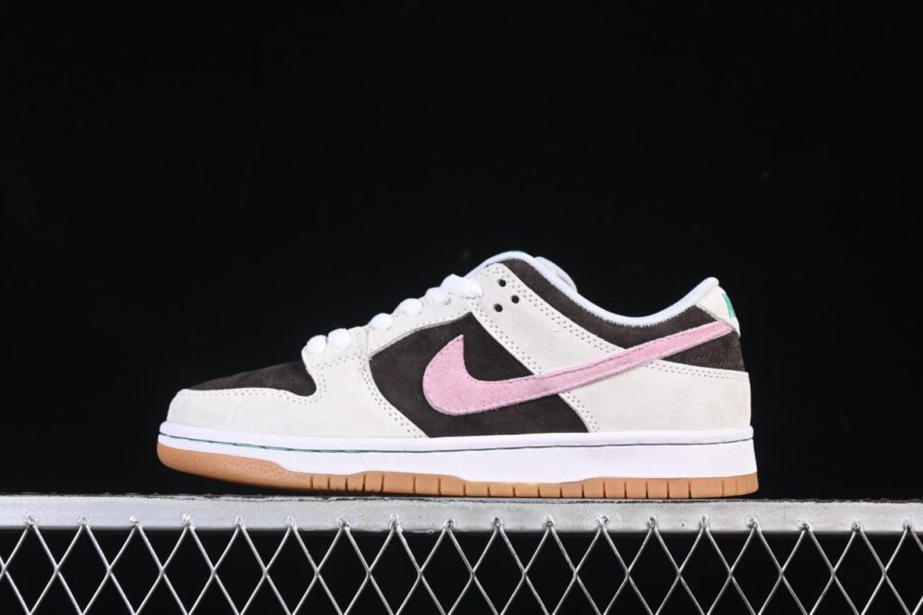 Nike SB Dunk Low Grey Pink Gum HF3704-001: Premium Skate Shoes with Clean Finish缩略图