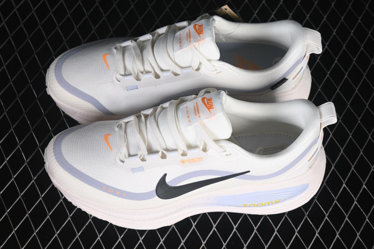 Nike Air Zoom Vomero 18 GTX HQ7002-100: Waterproof Cushioned Running Shoes插图3