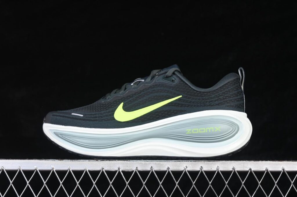 Nike Air Zoom Vomero Plus HV8150-300: Cushioned Daily Running Shoes with Zoom Air缩略图